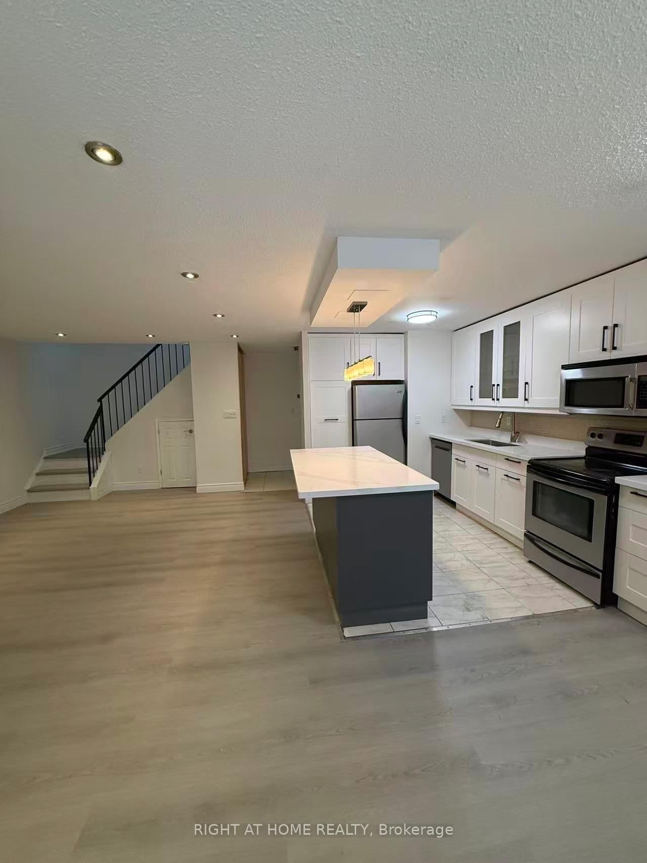 3025 The credit woodlands Drive, Unit 109 thumbnail 4