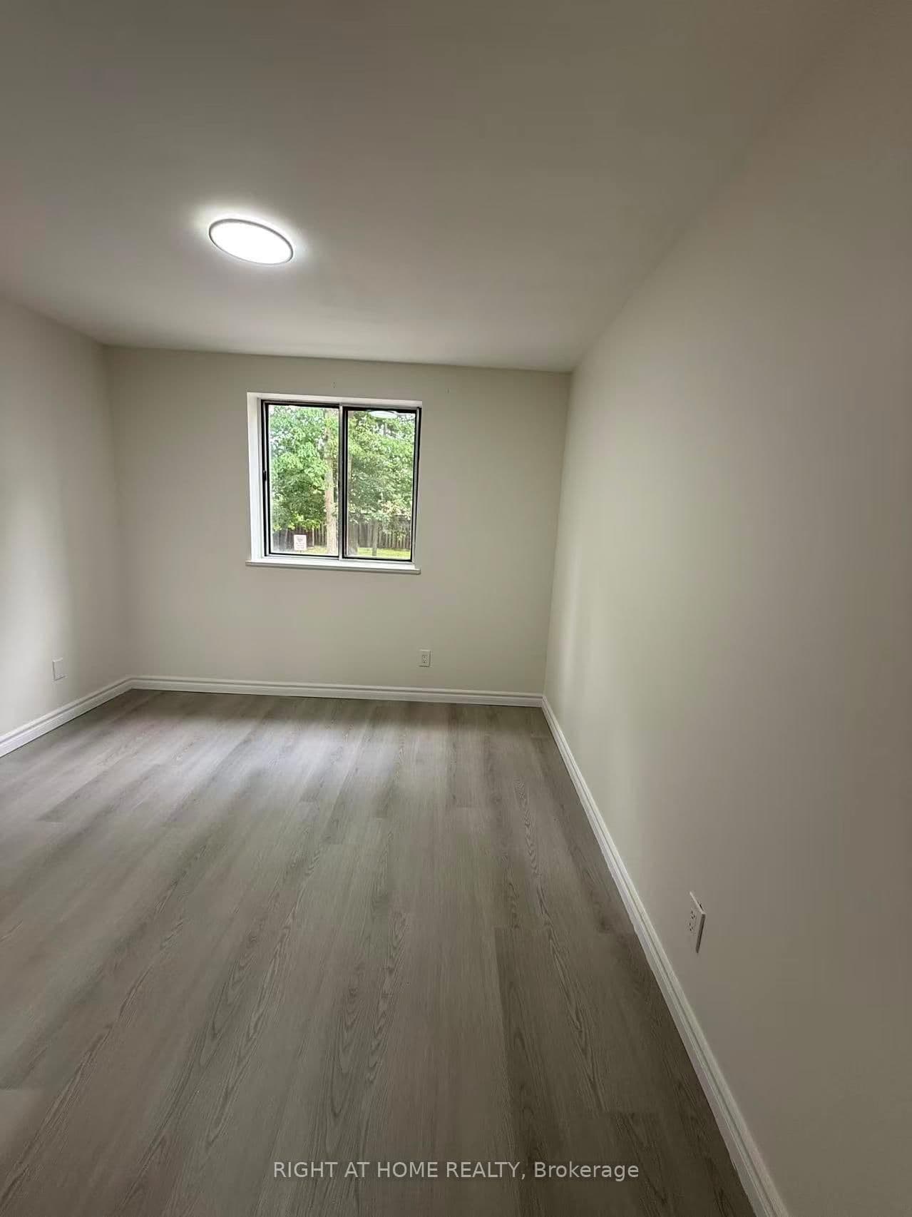 3025 The credit woodlands Drive, Unit 109 thumbnail 5