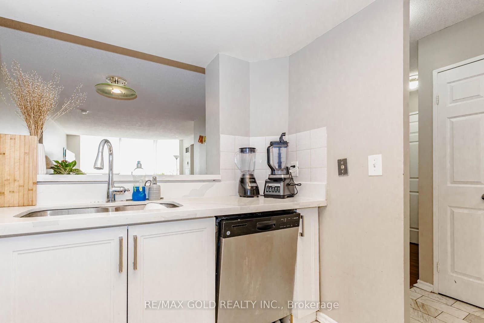 325 Webb Drive, Unit PH 201 thumbnail 23