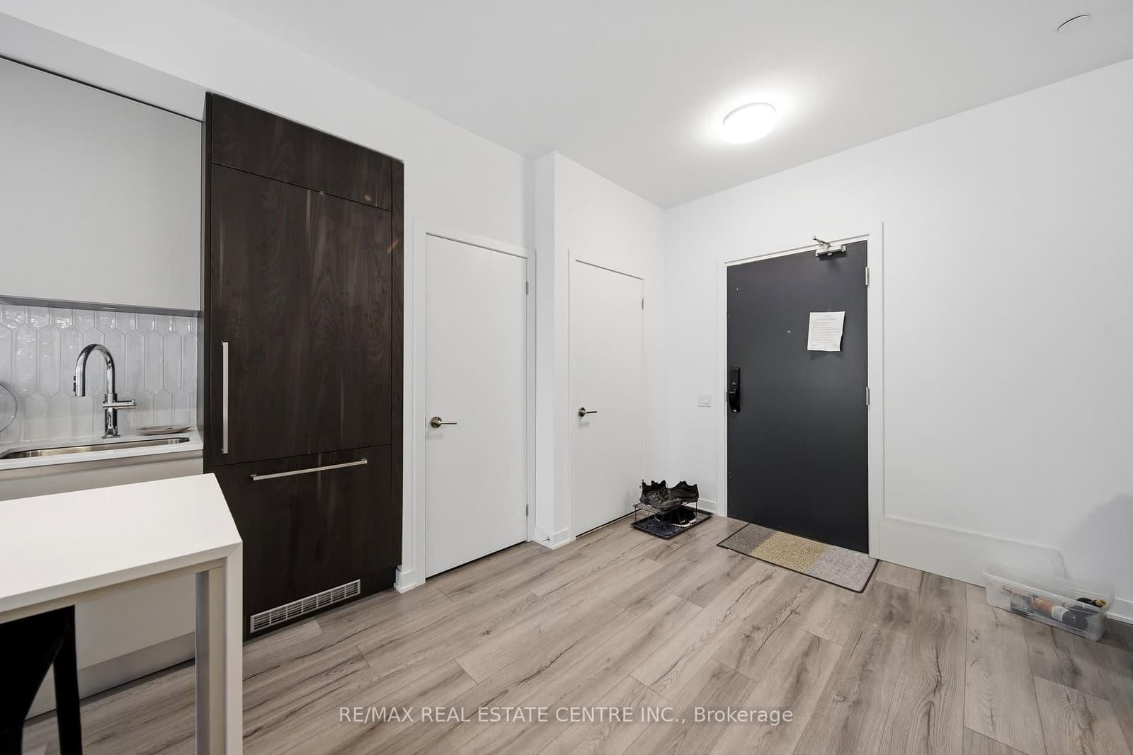 395 Dundas Street W, Unit 221 thumbnail 11