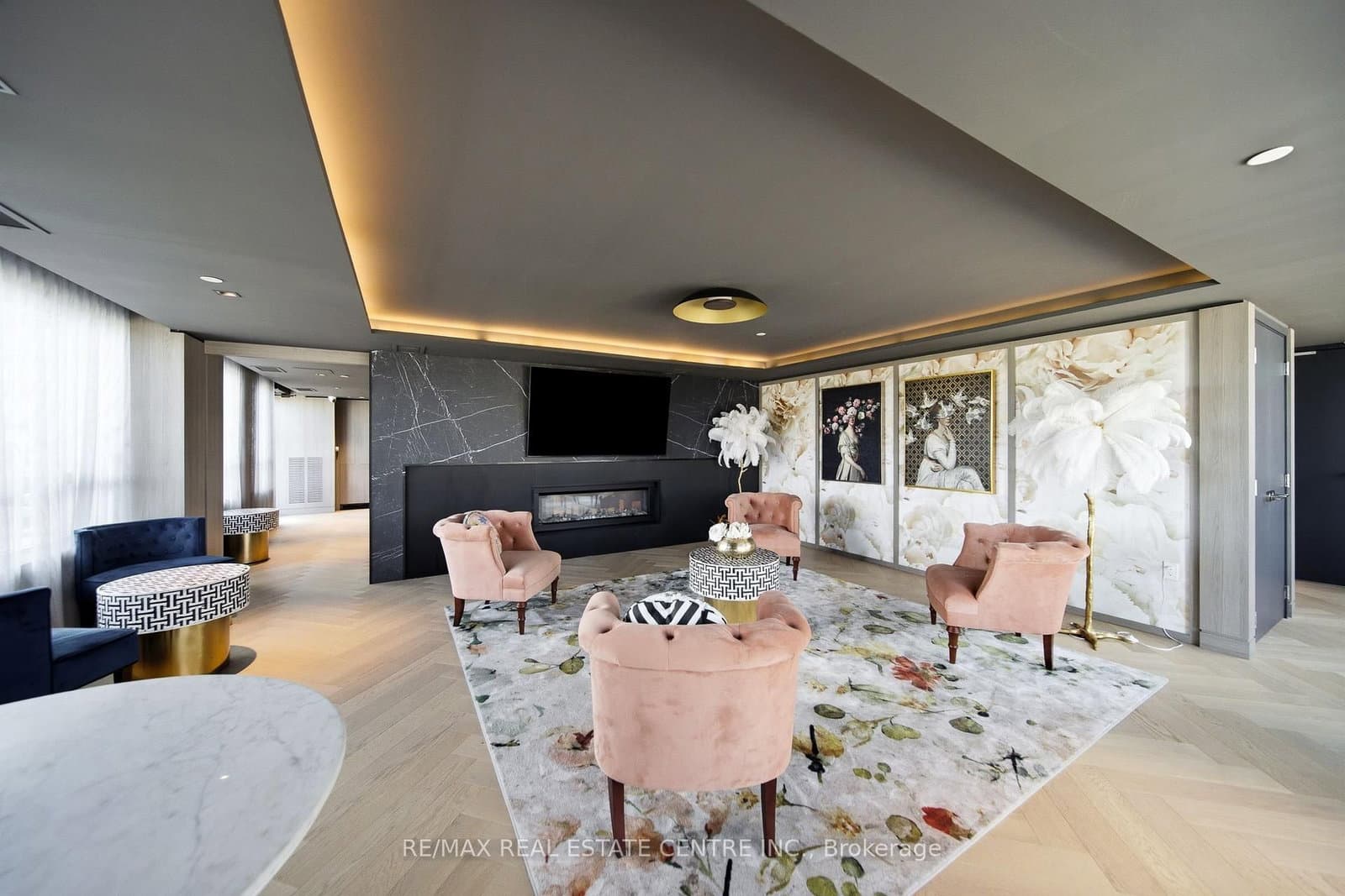 395 Dundas Street W, Unit 221 thumbnail 25