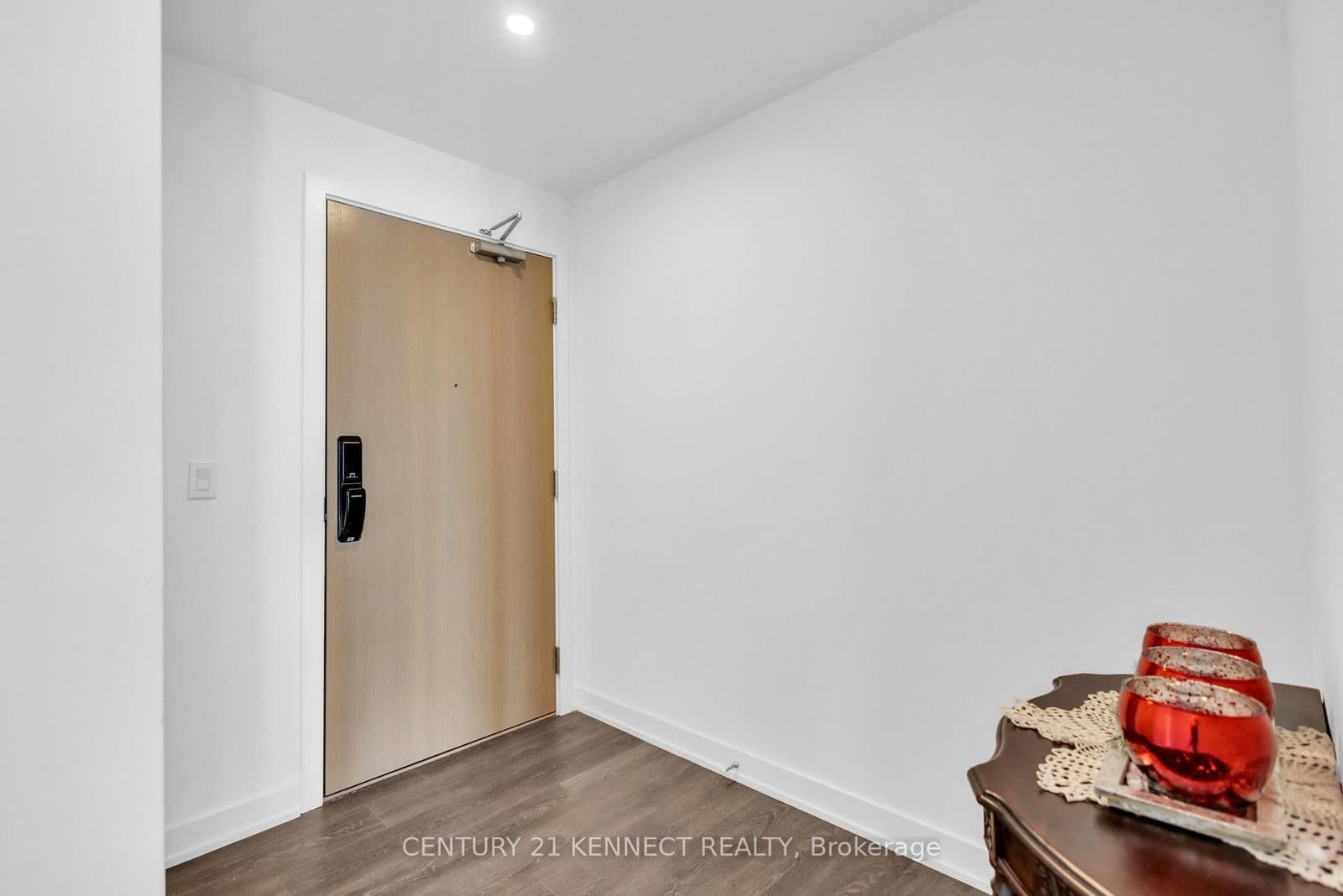 370 Martha Street, Unit 2004 thumbnail 3