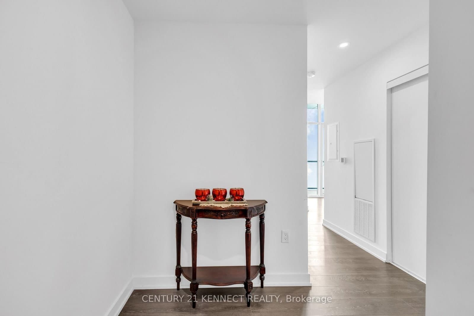 370 Martha Street, Unit 2004 thumbnail 4