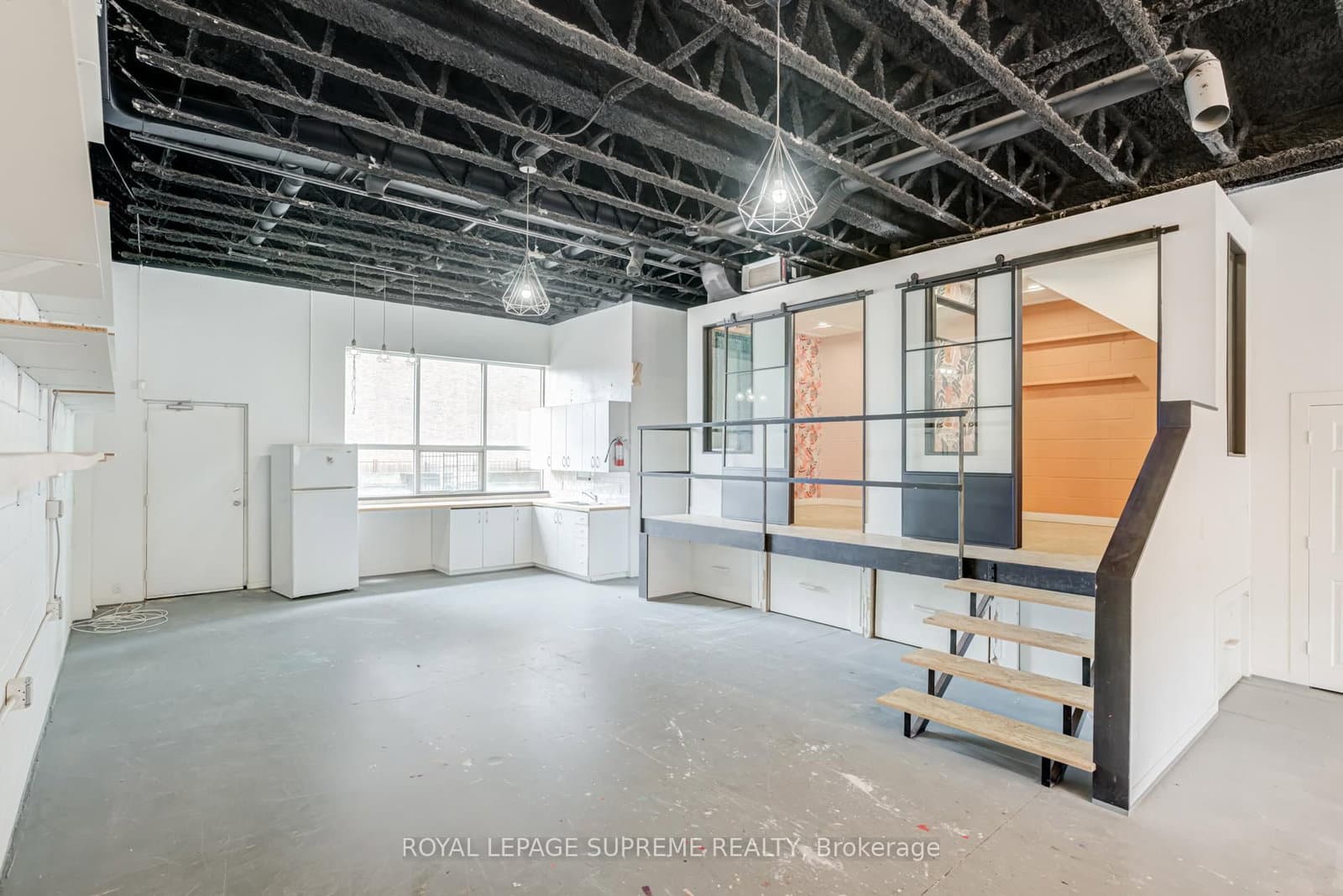 1444 Dupont Street, Unit 6 thumbnail 9
