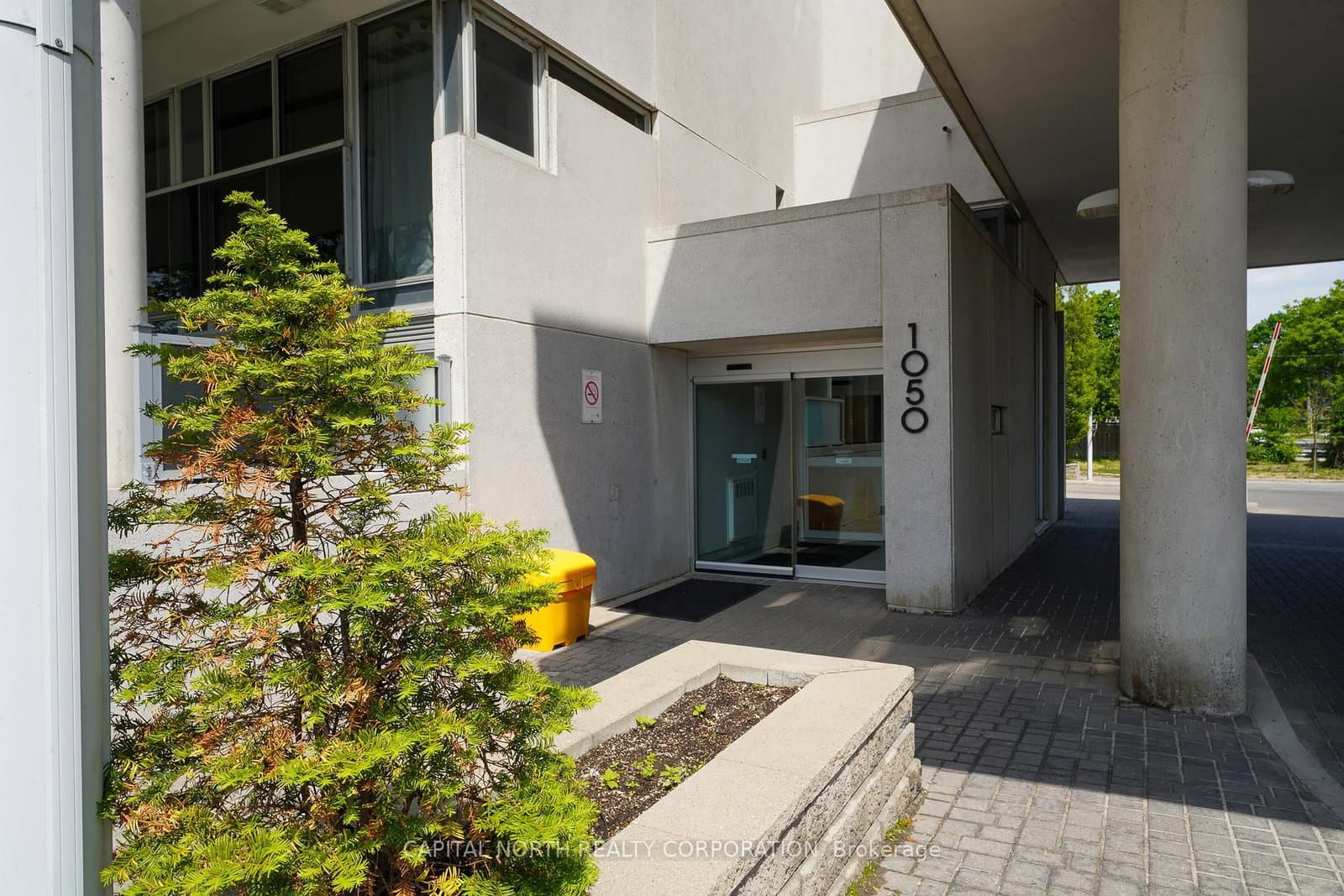 1050 The Queensway, Unit 207 thumbnail 2