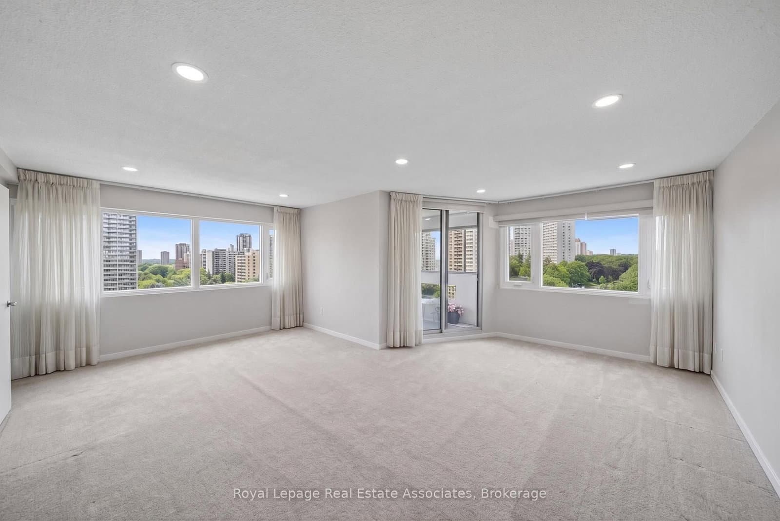 1580 Mississauga Valley Boulevard, Unit 901 thumbnail 3