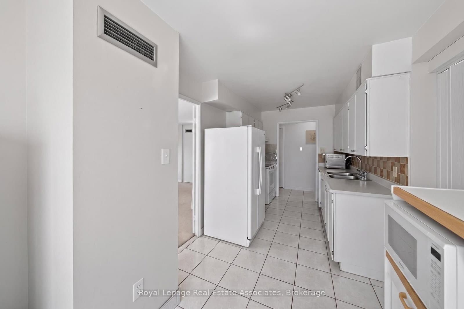 1580 Mississauga Valley Boulevard, Unit 901 thumbnail 9