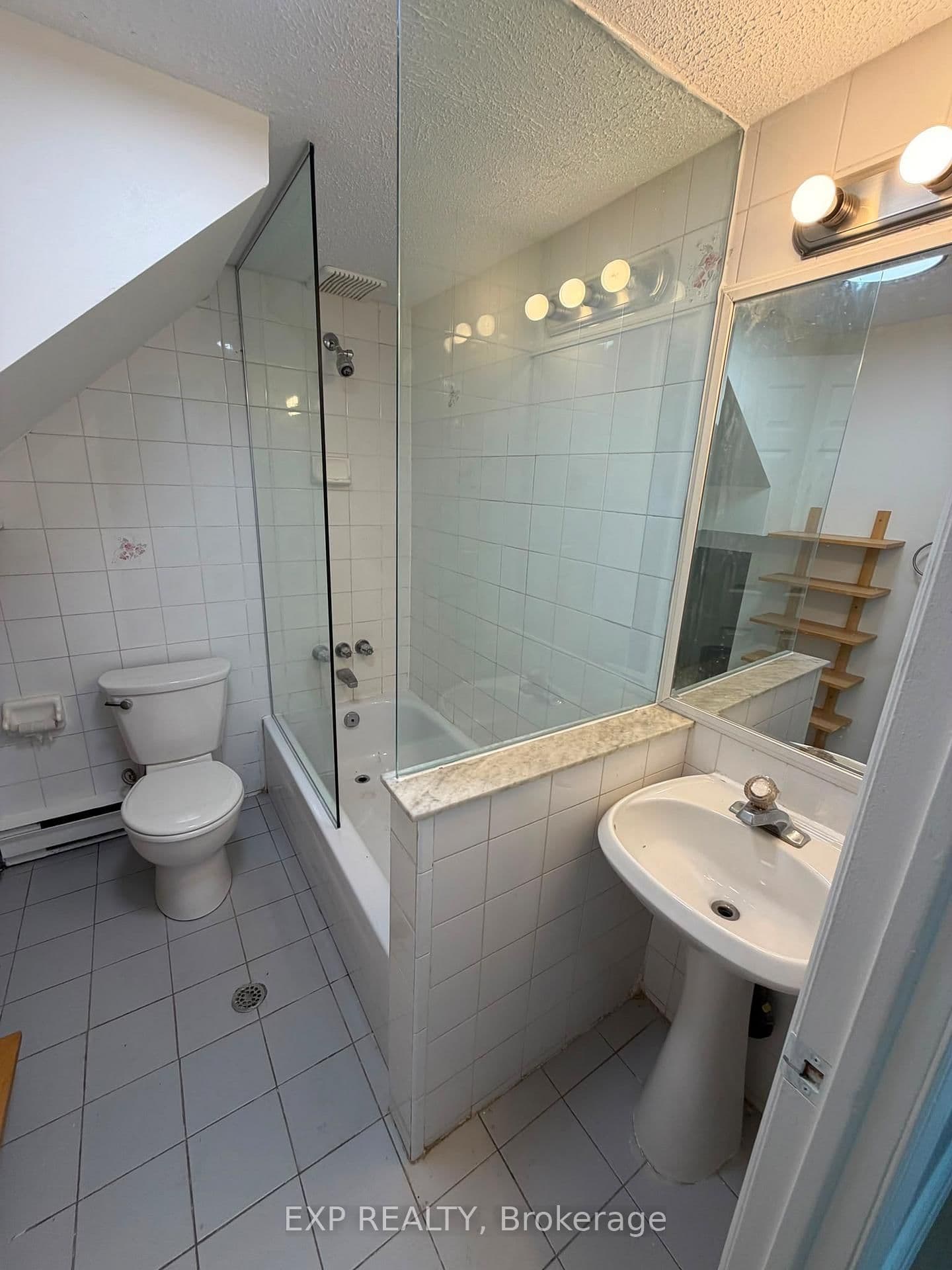 677 Durie Street, Unit 3 thumbnail 8