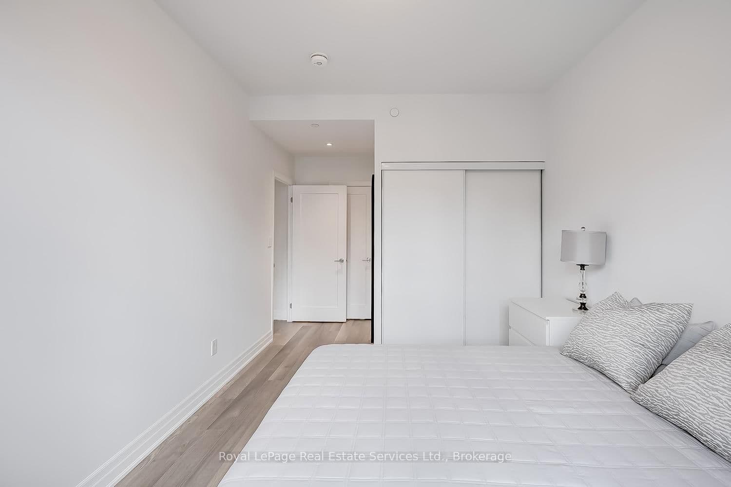 665 Cricklewood Drive, Unit 723 thumbnail 15