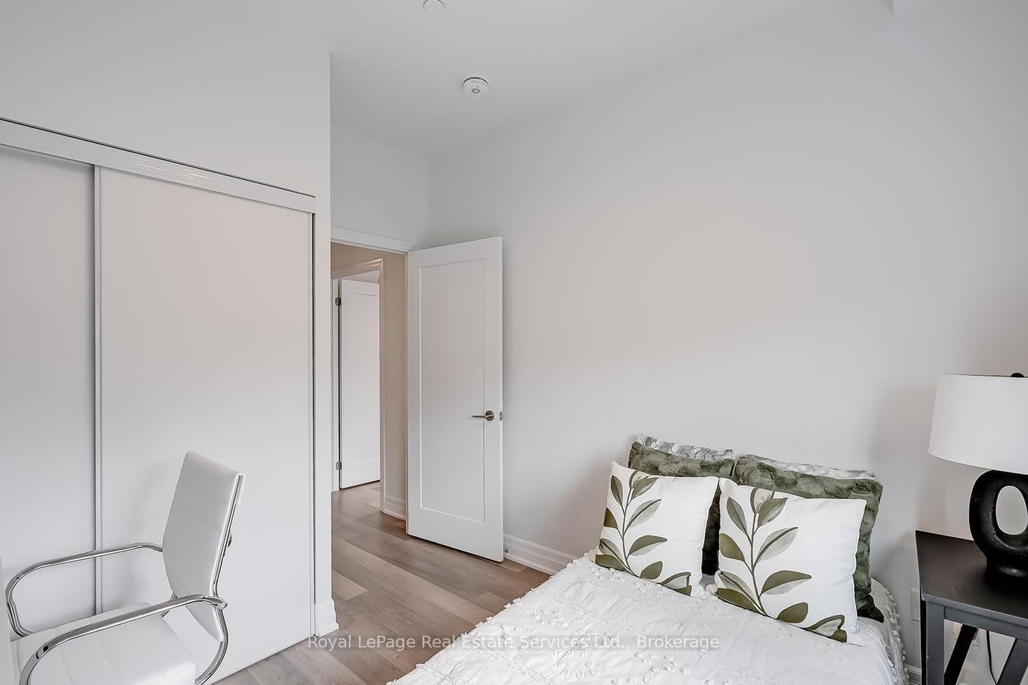 665 Cricklewood Drive, Unit 723 thumbnail 18