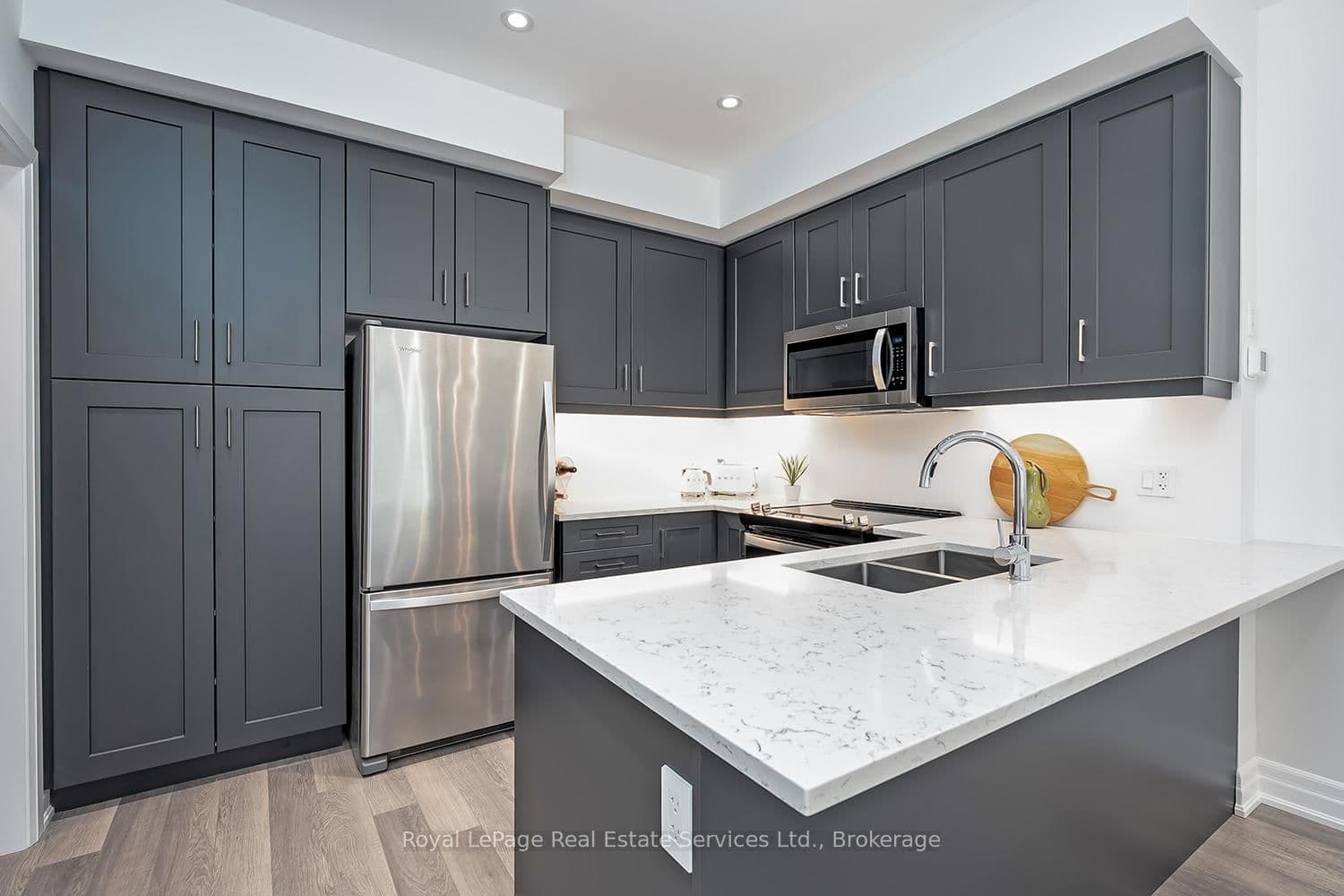 665 Cricklewood Drive, Unit 723 thumbnail 3