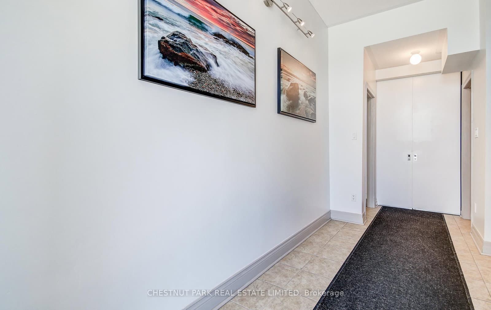 885 Lakeshore Road E, Unit 5 thumbnail 4