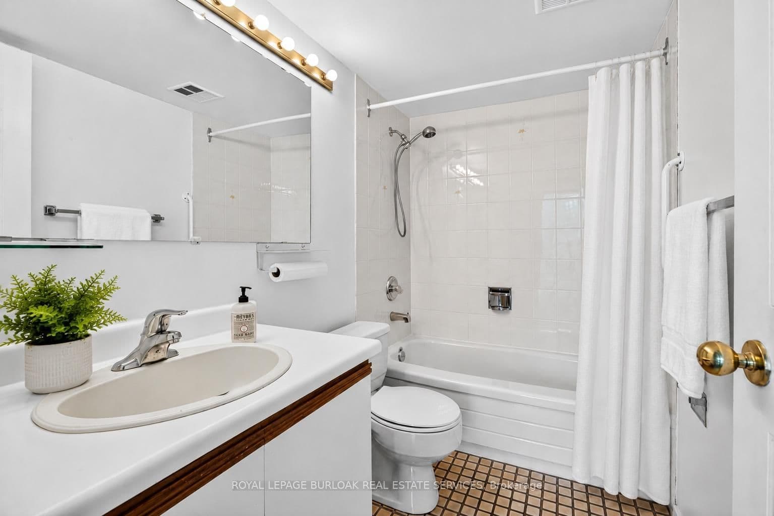 1225 North Shore Boulevard E, Unit 710 thumbnail 19