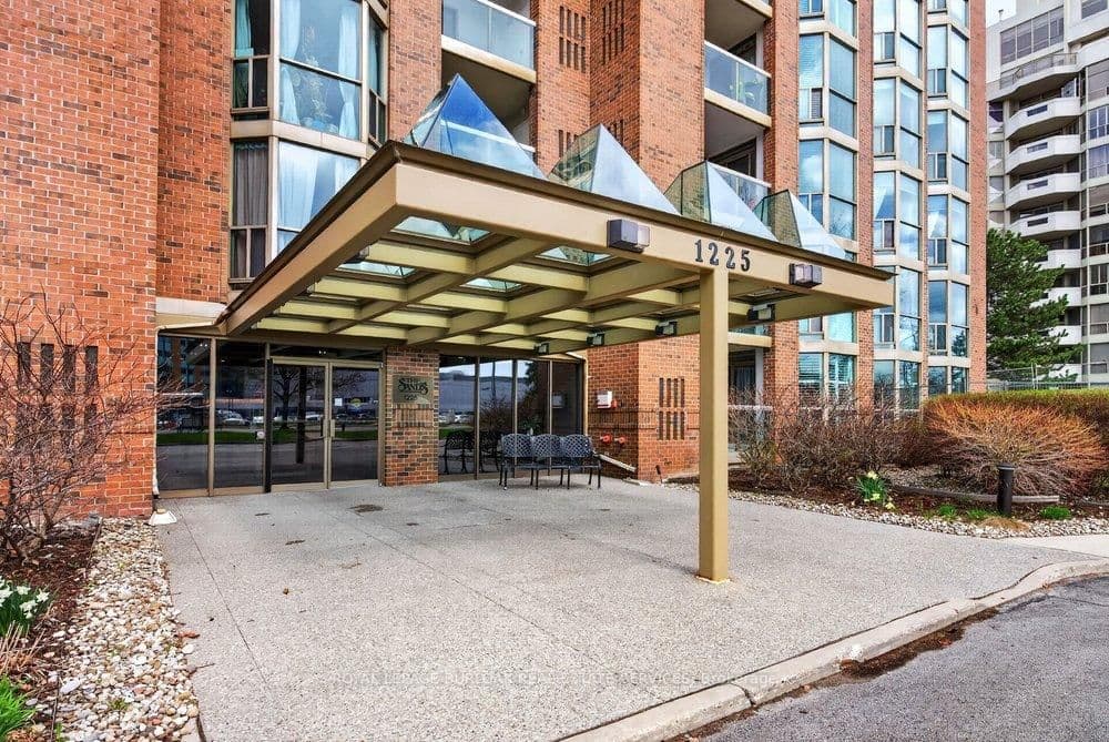 1225 North Shore Boulevard E, Unit 710 thumbnail 2
