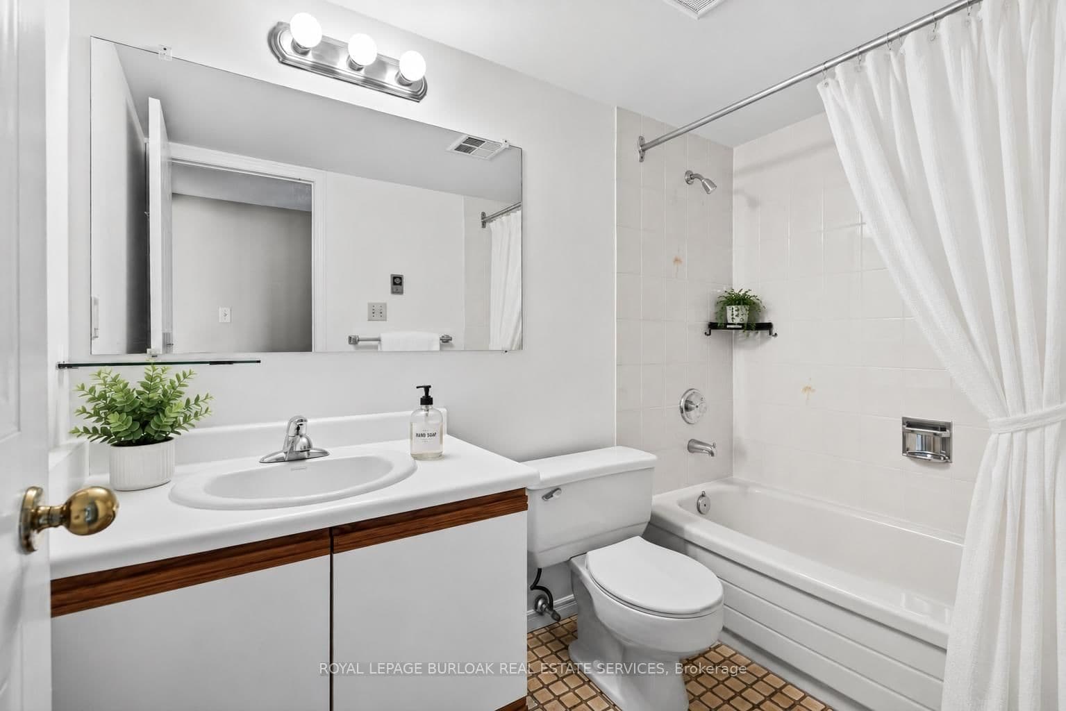 1225 North Shore Boulevard E, Unit 710 thumbnail 22