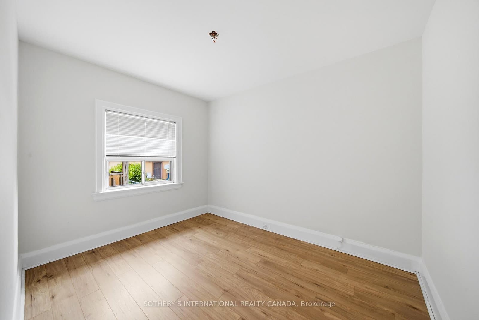 20 Bicknell Avenue thumbnail 15