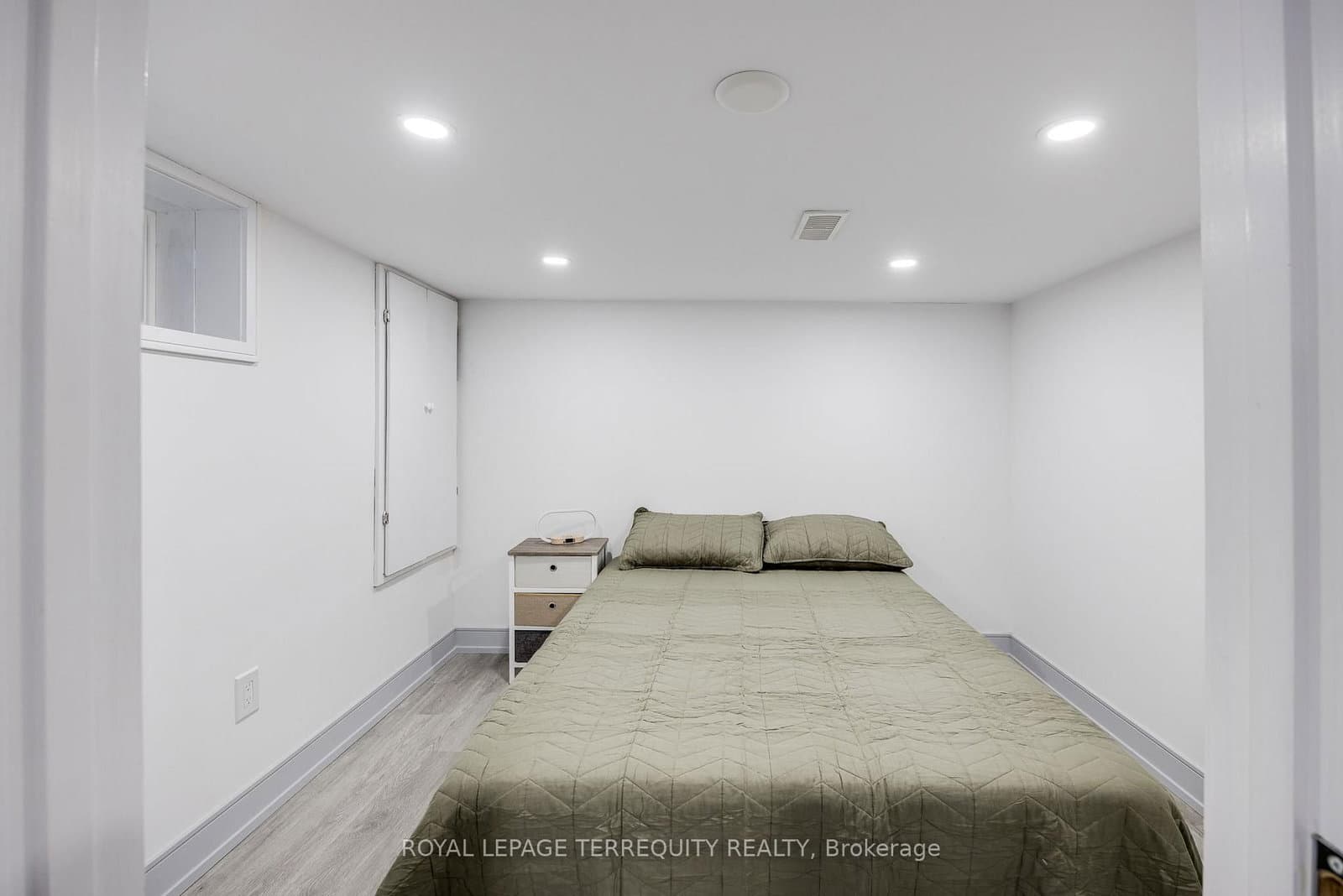 668 Indian Road, Unit Bsmt thumbnail 14