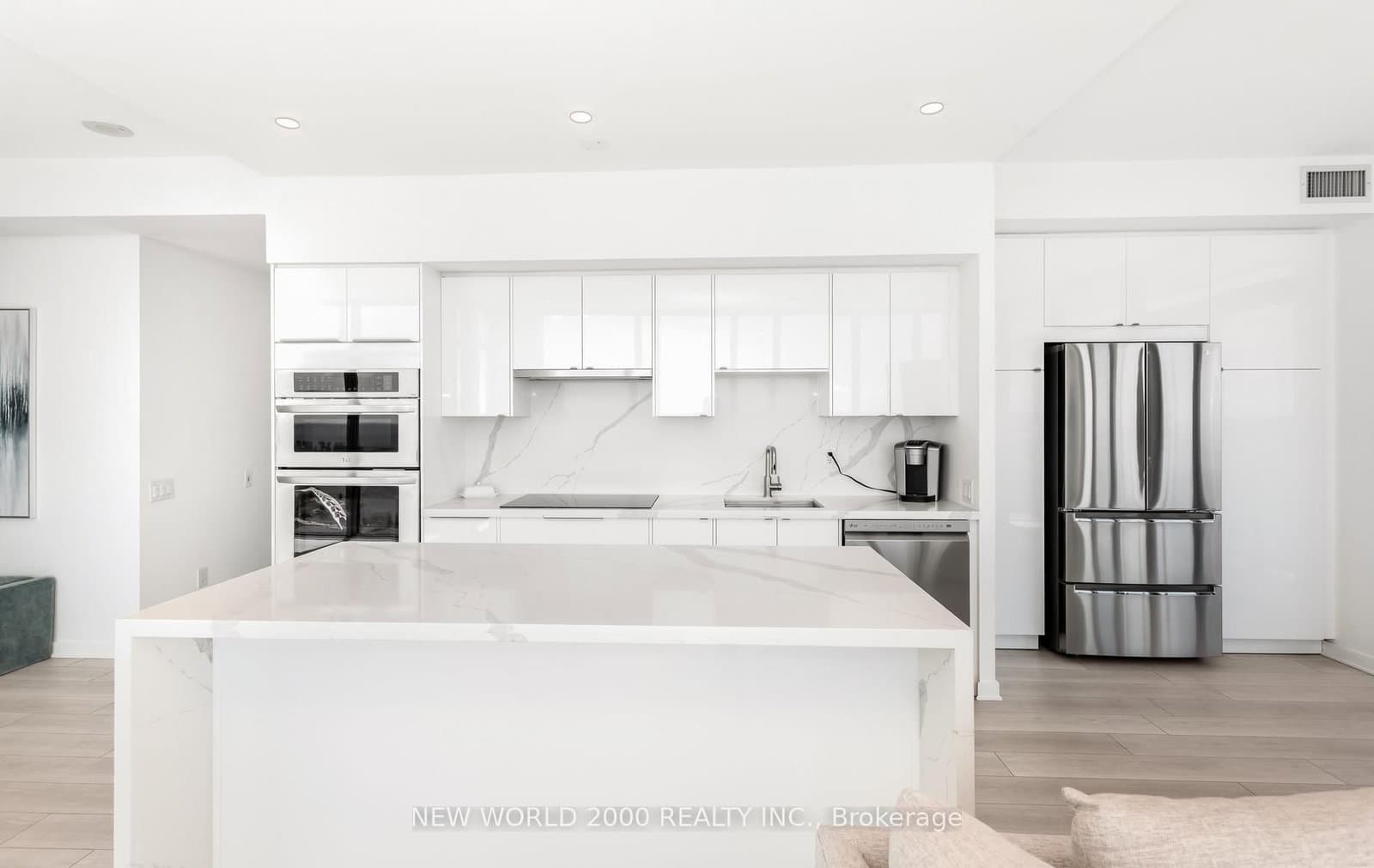 105 The Queens Way, Unit 1902 thumbnail 32