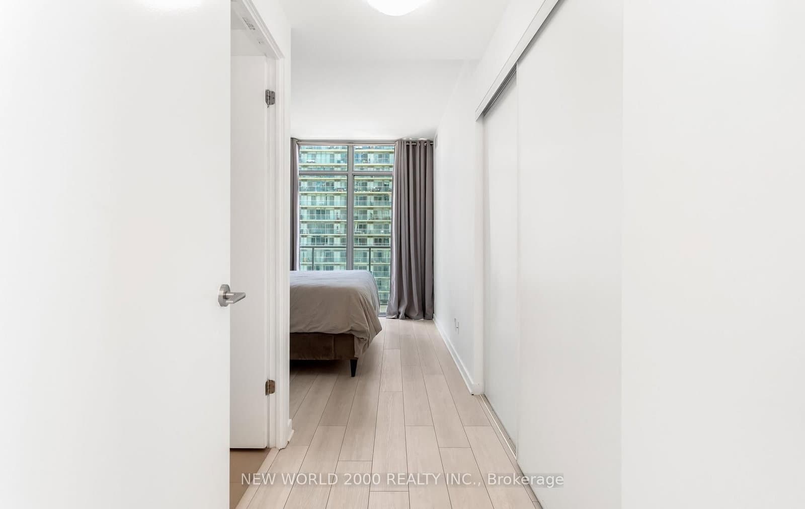 105 The Queens Way, Unit 1902 thumbnail 34