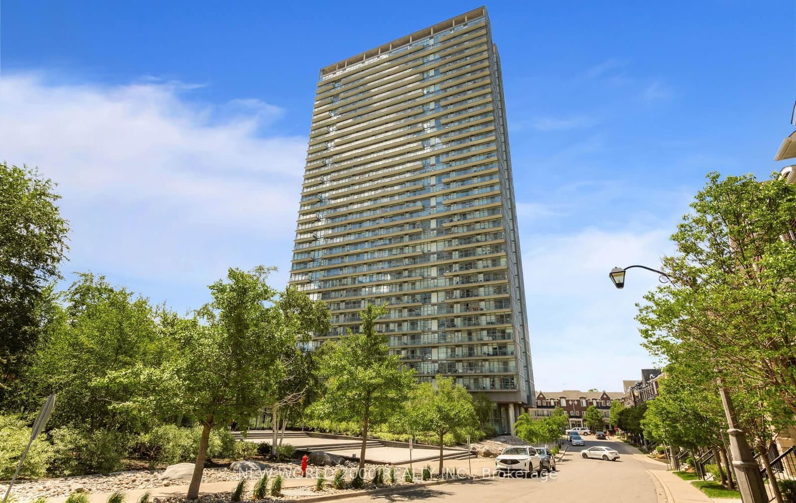 105 The Queens Way, Unit 1902 thumbnail 4