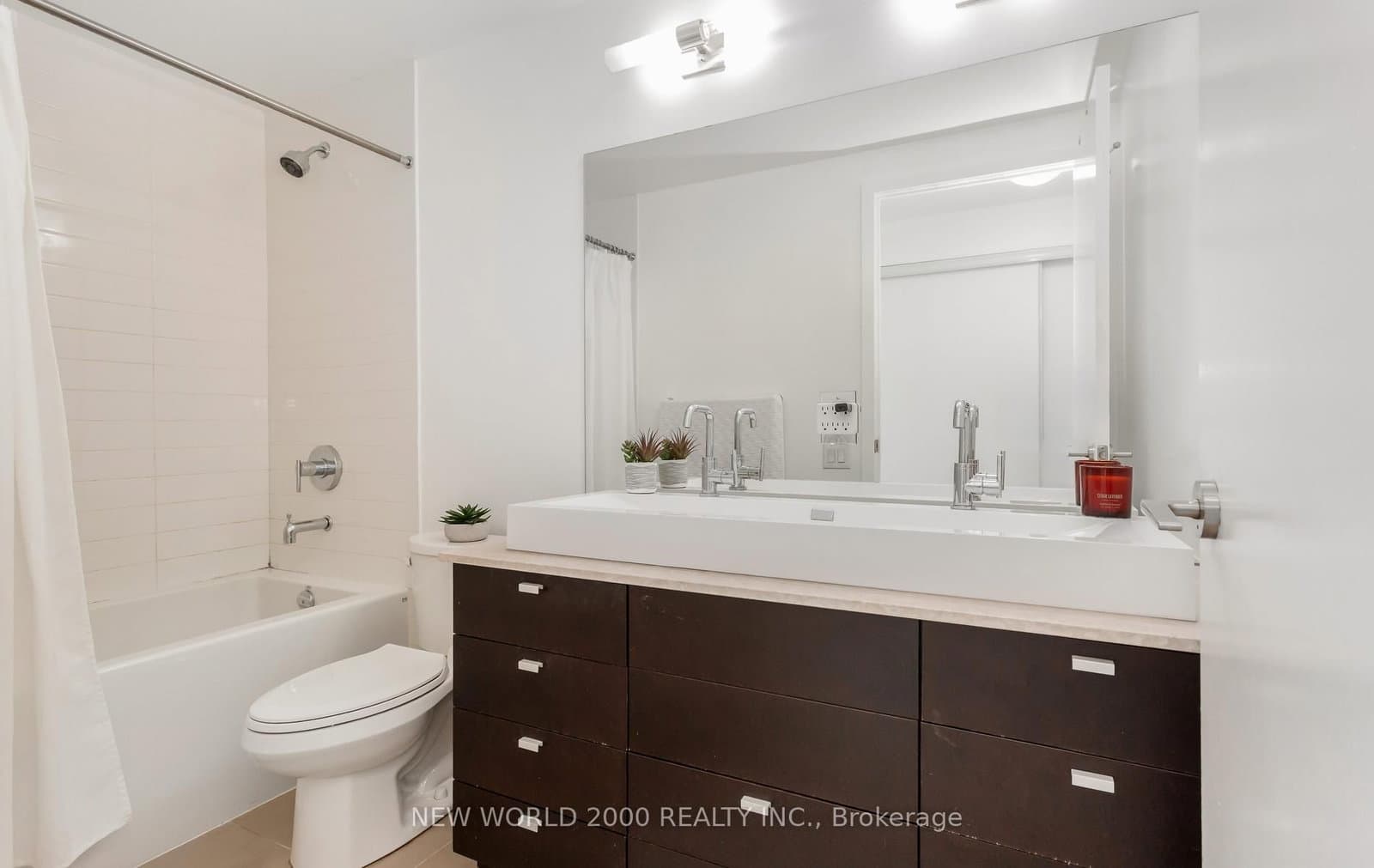 105 The Queens Way, Unit 1902 thumbnail 40