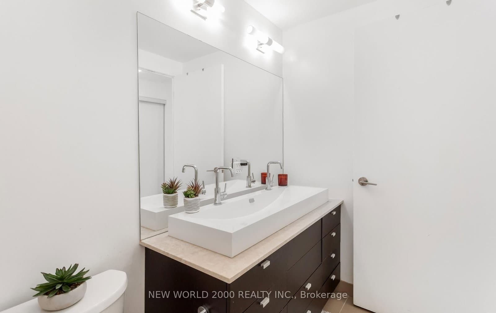 105 The Queens Way, Unit 1902 thumbnail 41