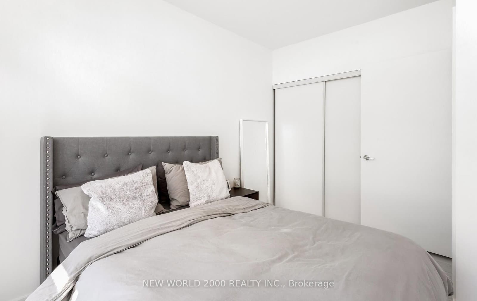 105 The Queens Way, Unit 1902 thumbnail 44