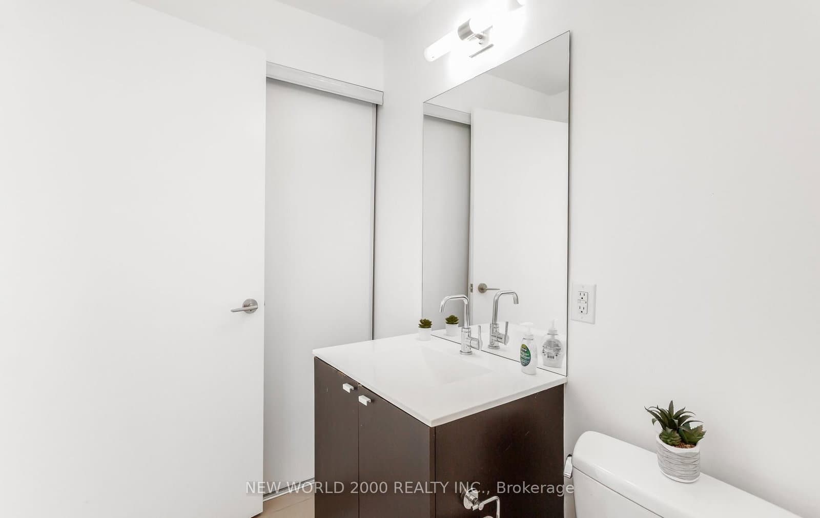 105 The Queens Way, Unit 1902 thumbnail 47