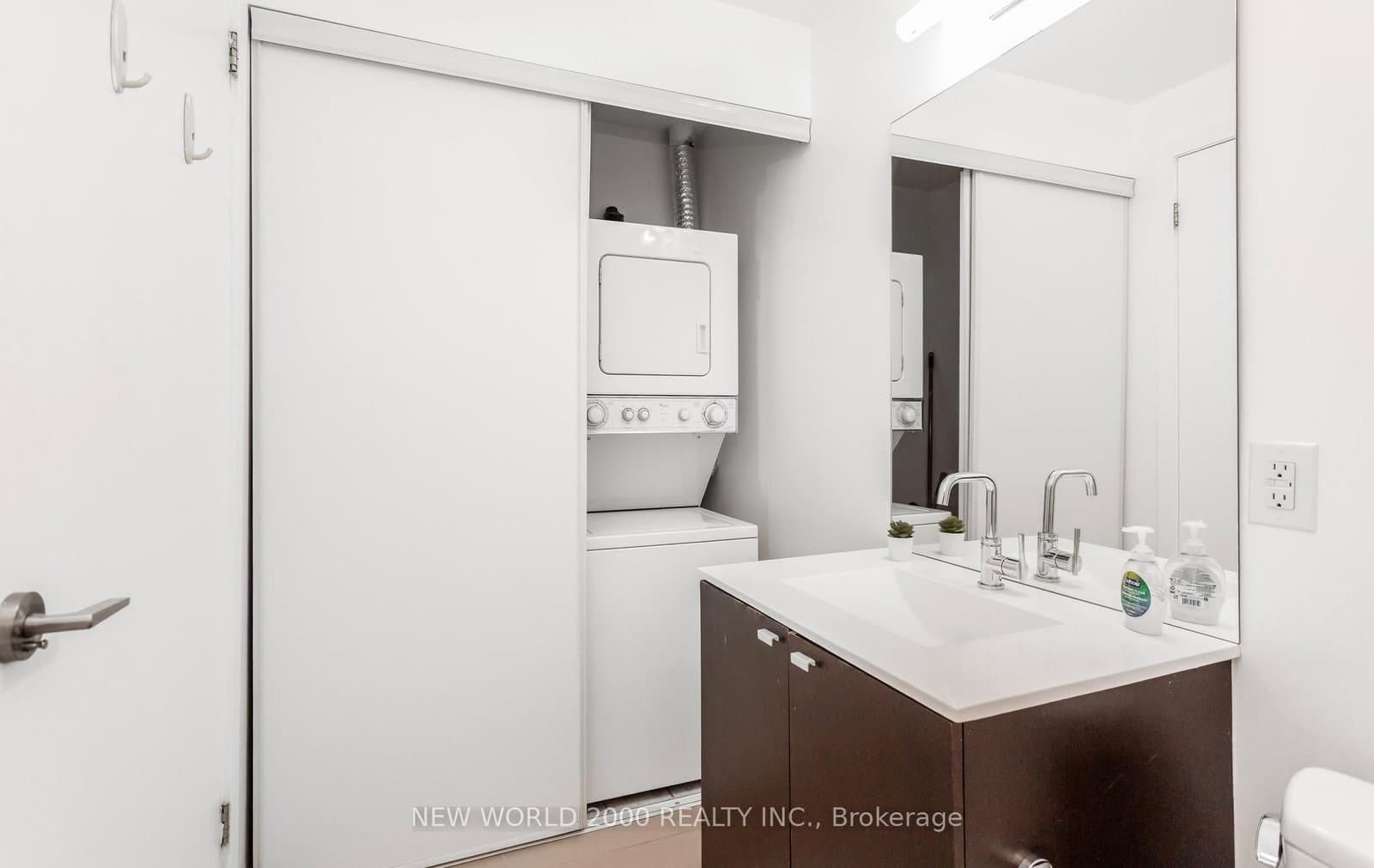 105 The Queens Way, Unit 1902 thumbnail 48