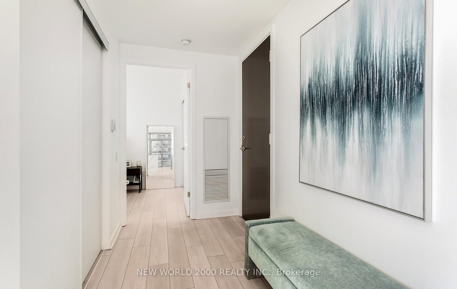 105 The Queens Way, Unit 1902 thumbnail 9