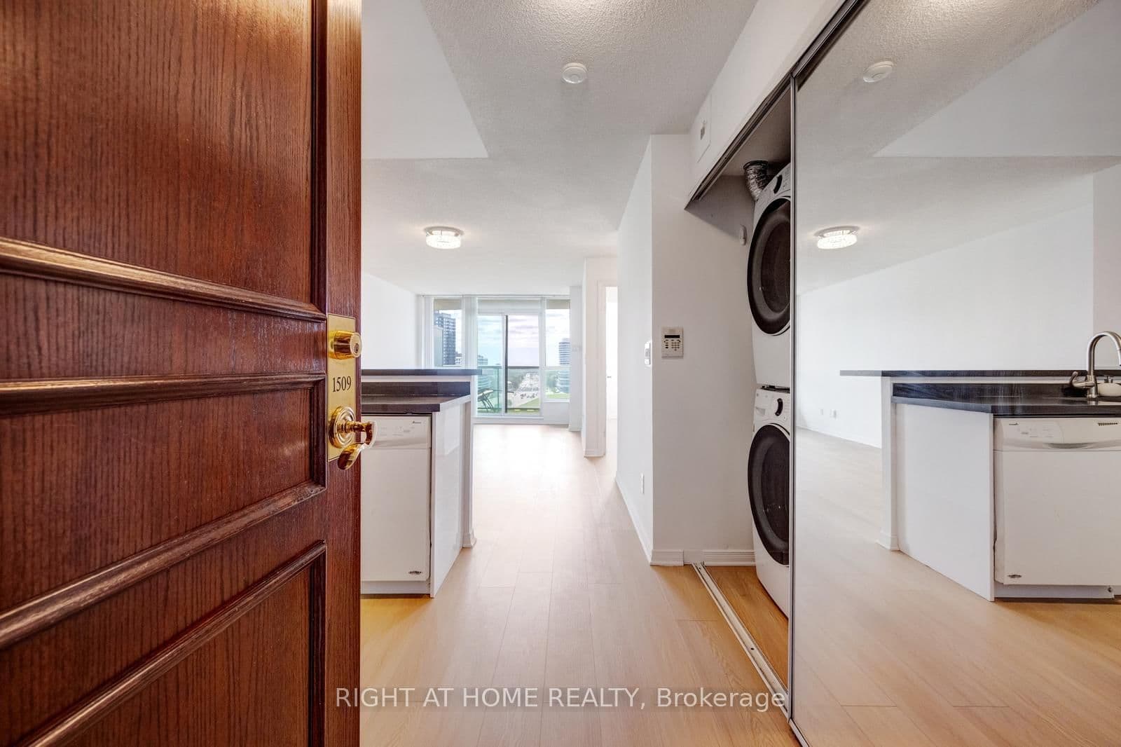 2565 Erin Centre Boulevard, Unit 1509 thumbnail 3