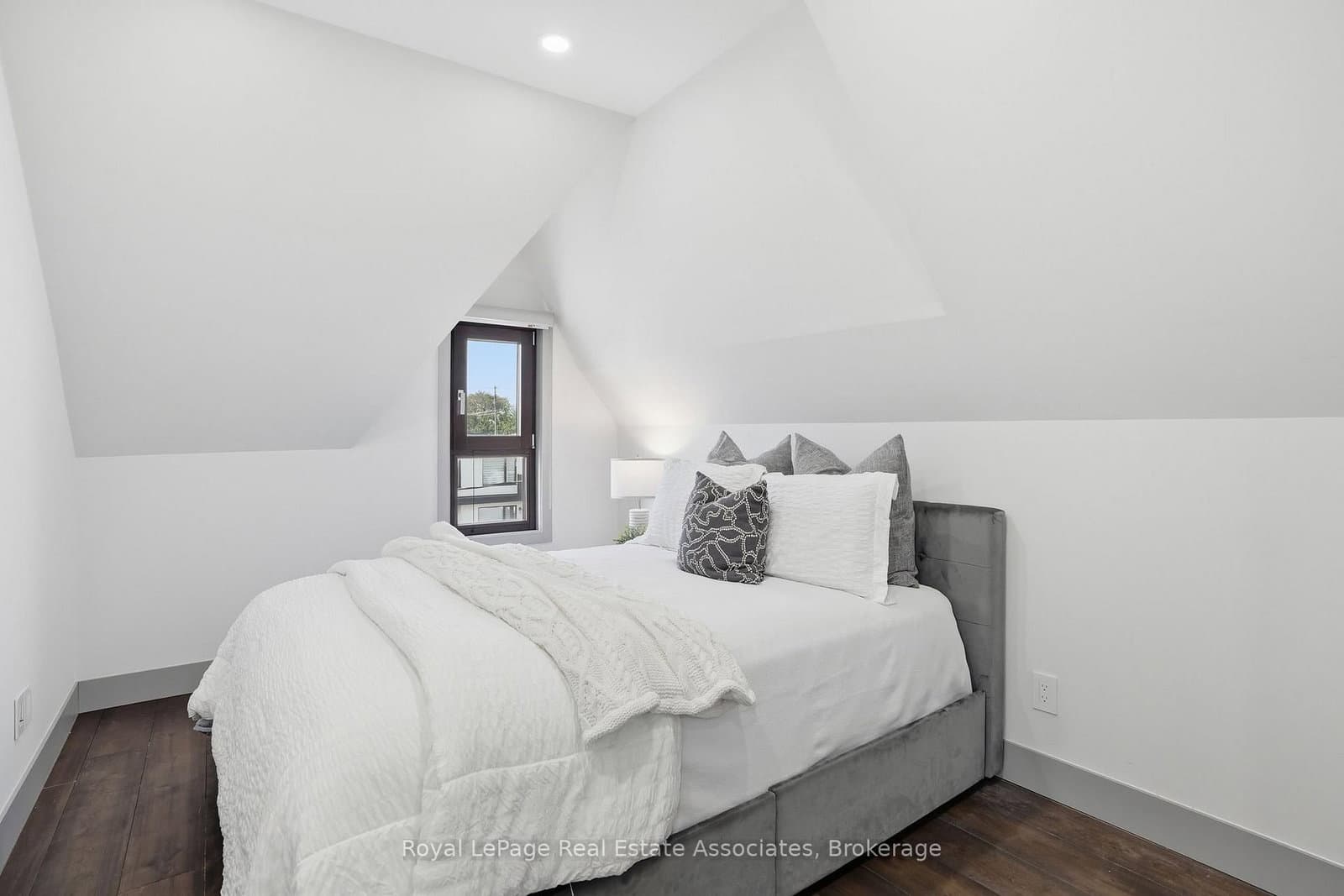 357B Melrose Street thumbnail 25
