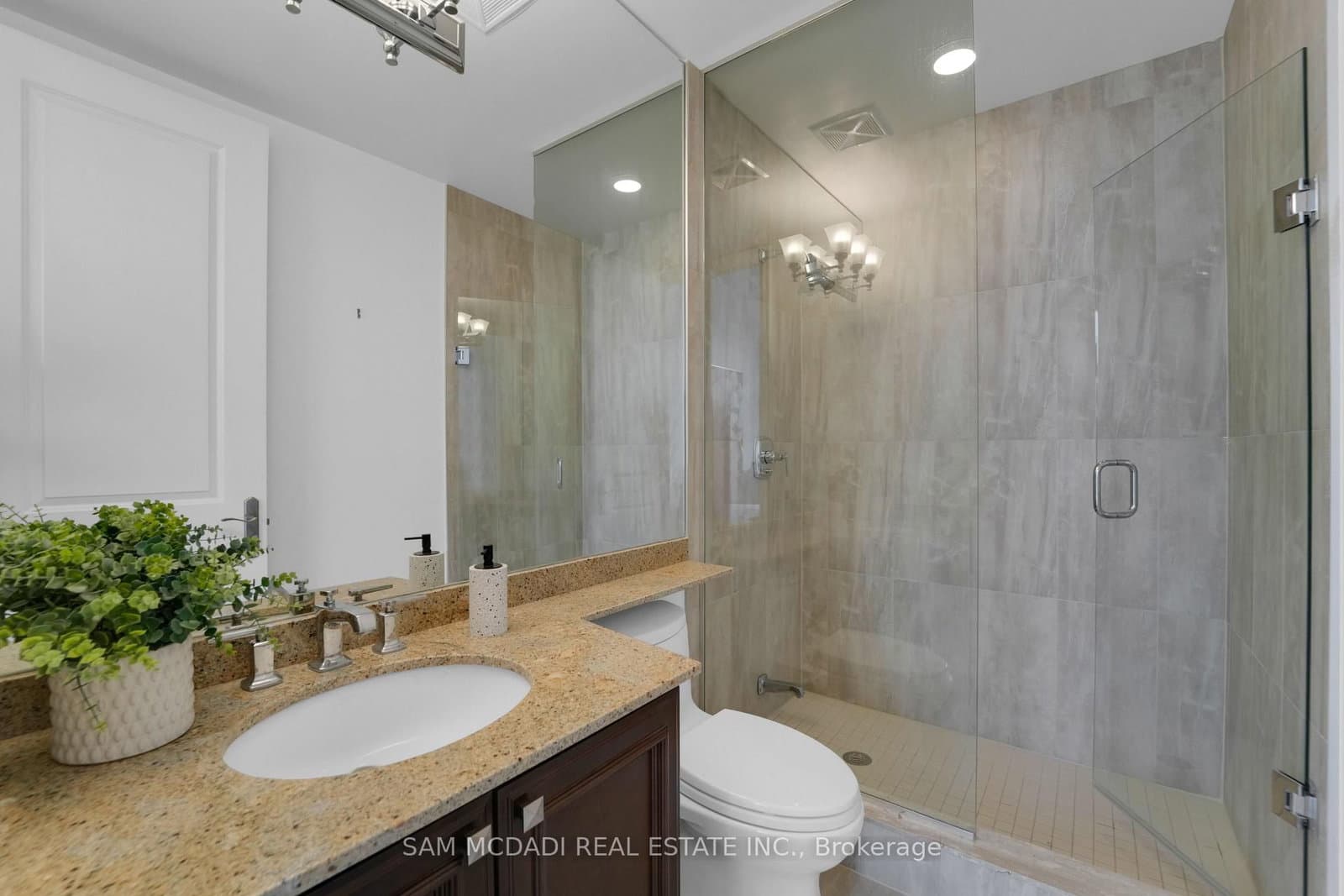 50 Absolute Avenue, Unit PH3 thumbnail 25