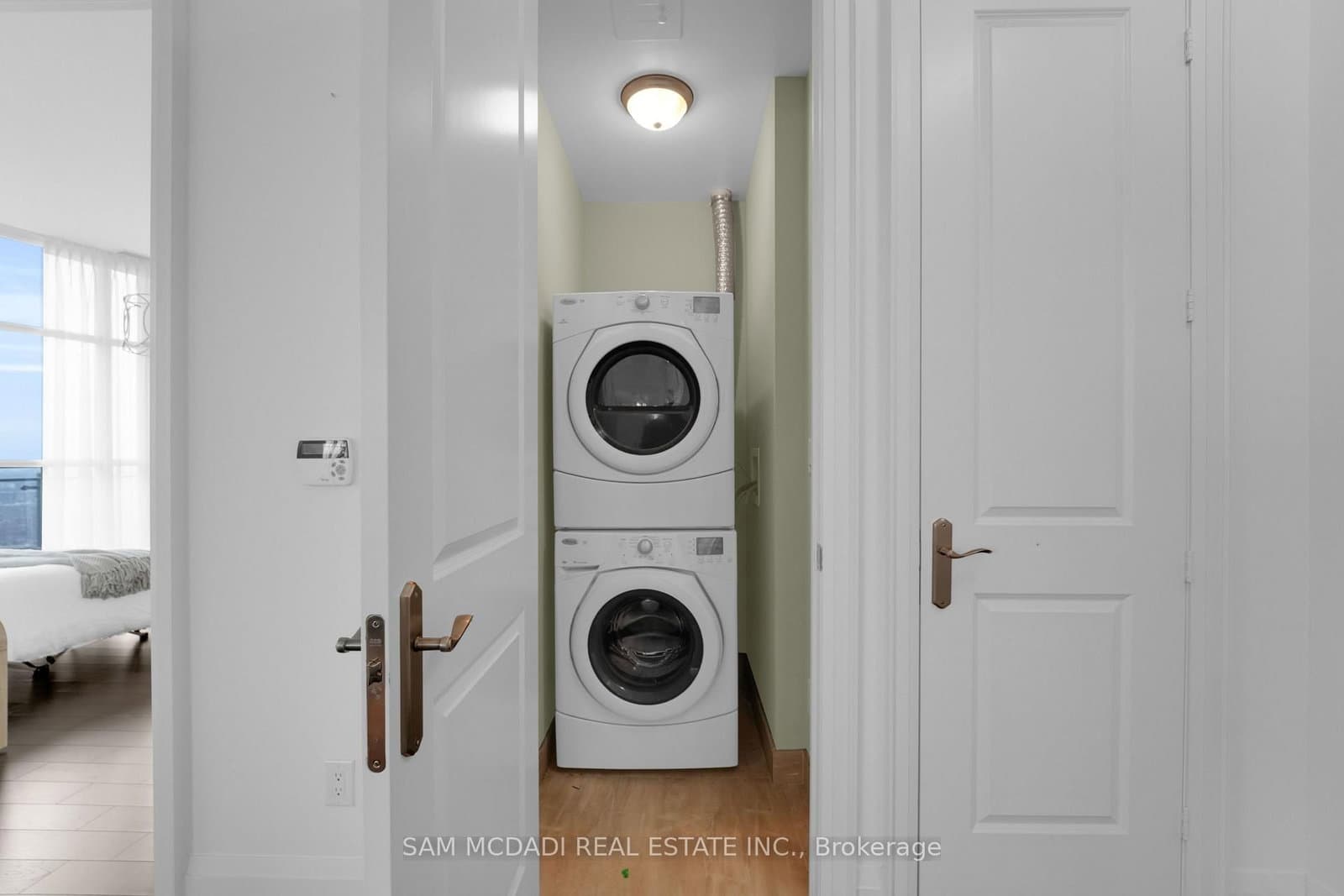 50 Absolute Avenue, Unit PH3 thumbnail 26