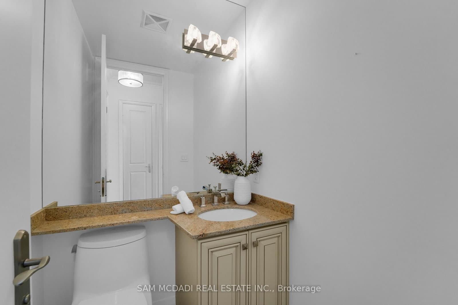50 Absolute Avenue, Unit PH3 thumbnail 27