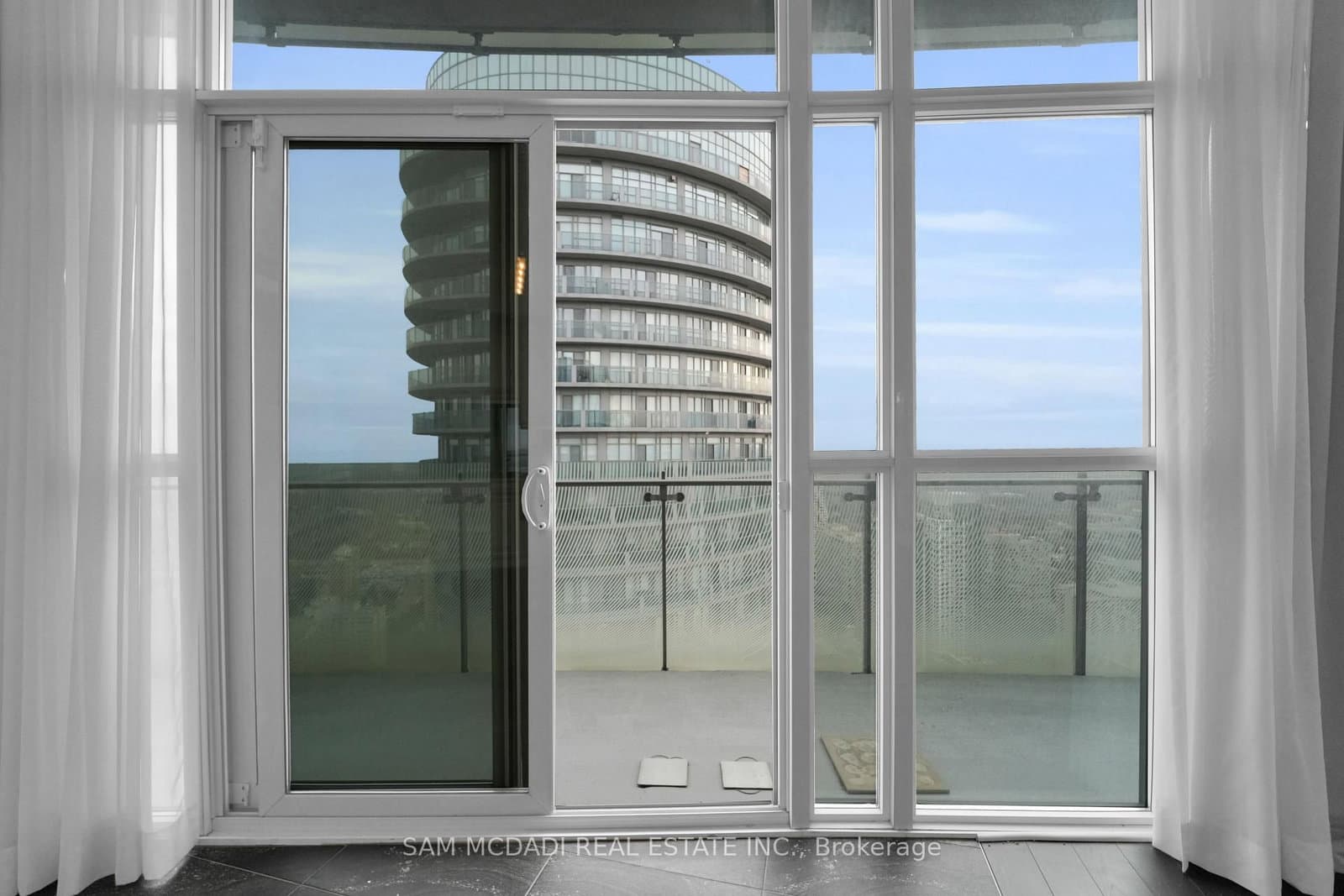 50 Absolute Avenue, Unit PH3 thumbnail 29