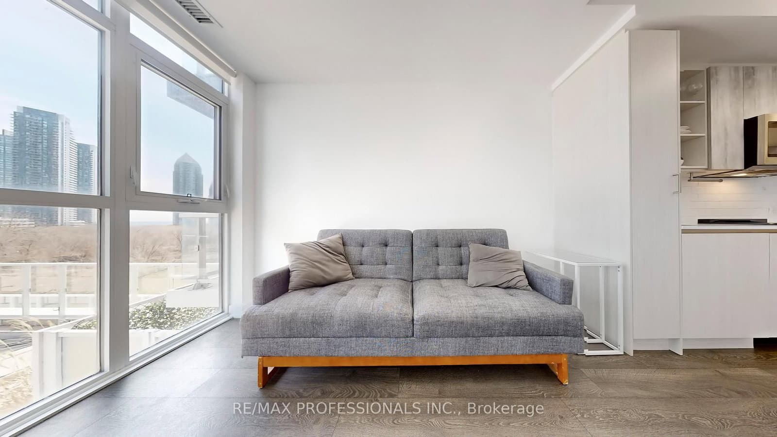 251 Manitoba Street, Unit 504 thumbnail 2