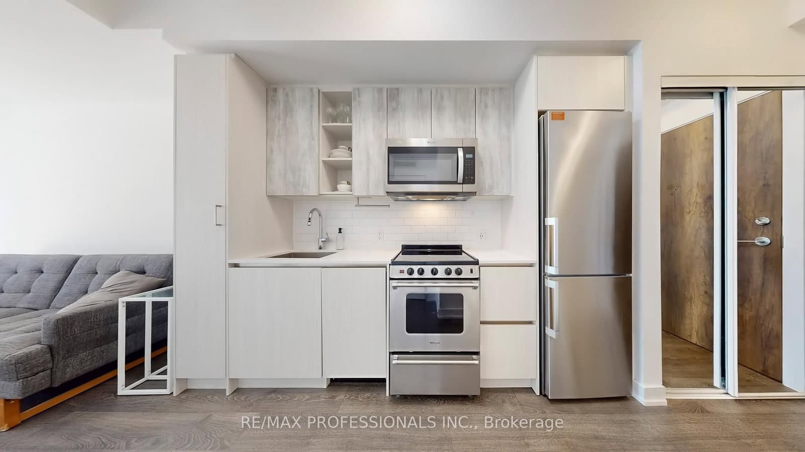 251 Manitoba Street, Unit 504 thumbnail 3