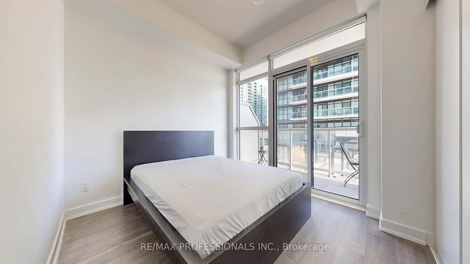 251 Manitoba Street, Unit 504 thumbnail 4