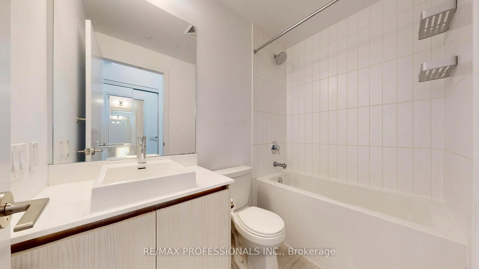 251 Manitoba Street, Unit 504 thumbnail 5