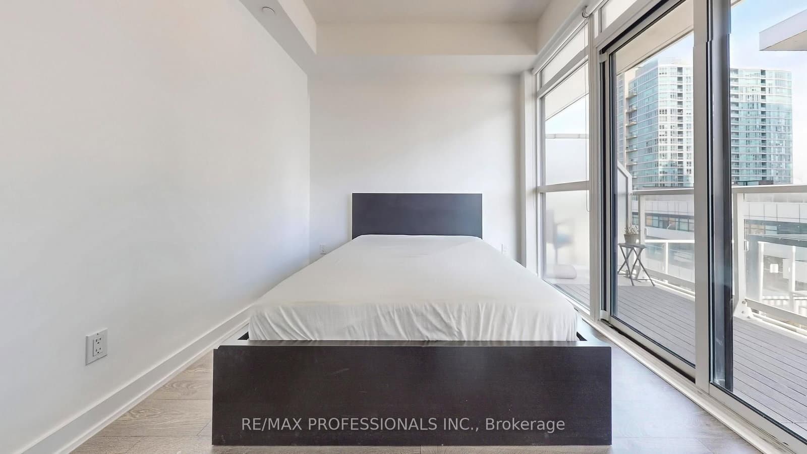 251 Manitoba Street, Unit 504 thumbnail 6
