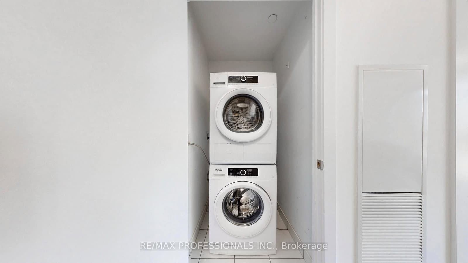 251 Manitoba Street, Unit 504 thumbnail 8