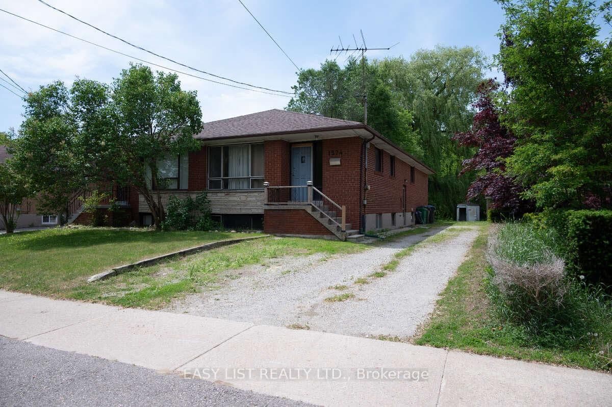 1574 Northmount Avenue - Image 1