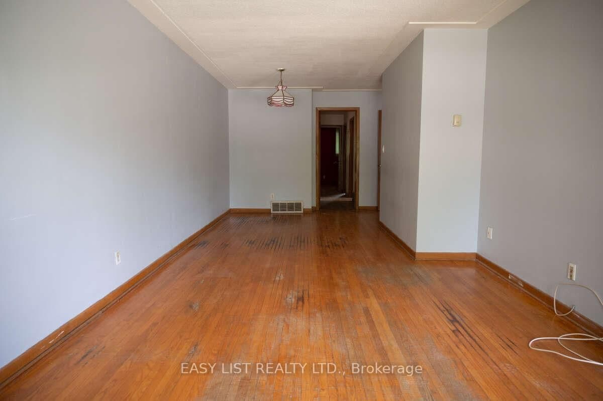 1574 Northmount Avenue thumbnail 12