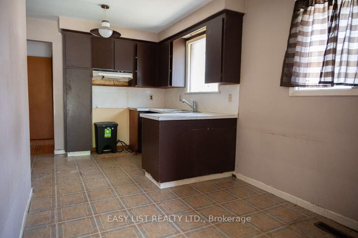 1574 Northmount Avenue thumbnail 13