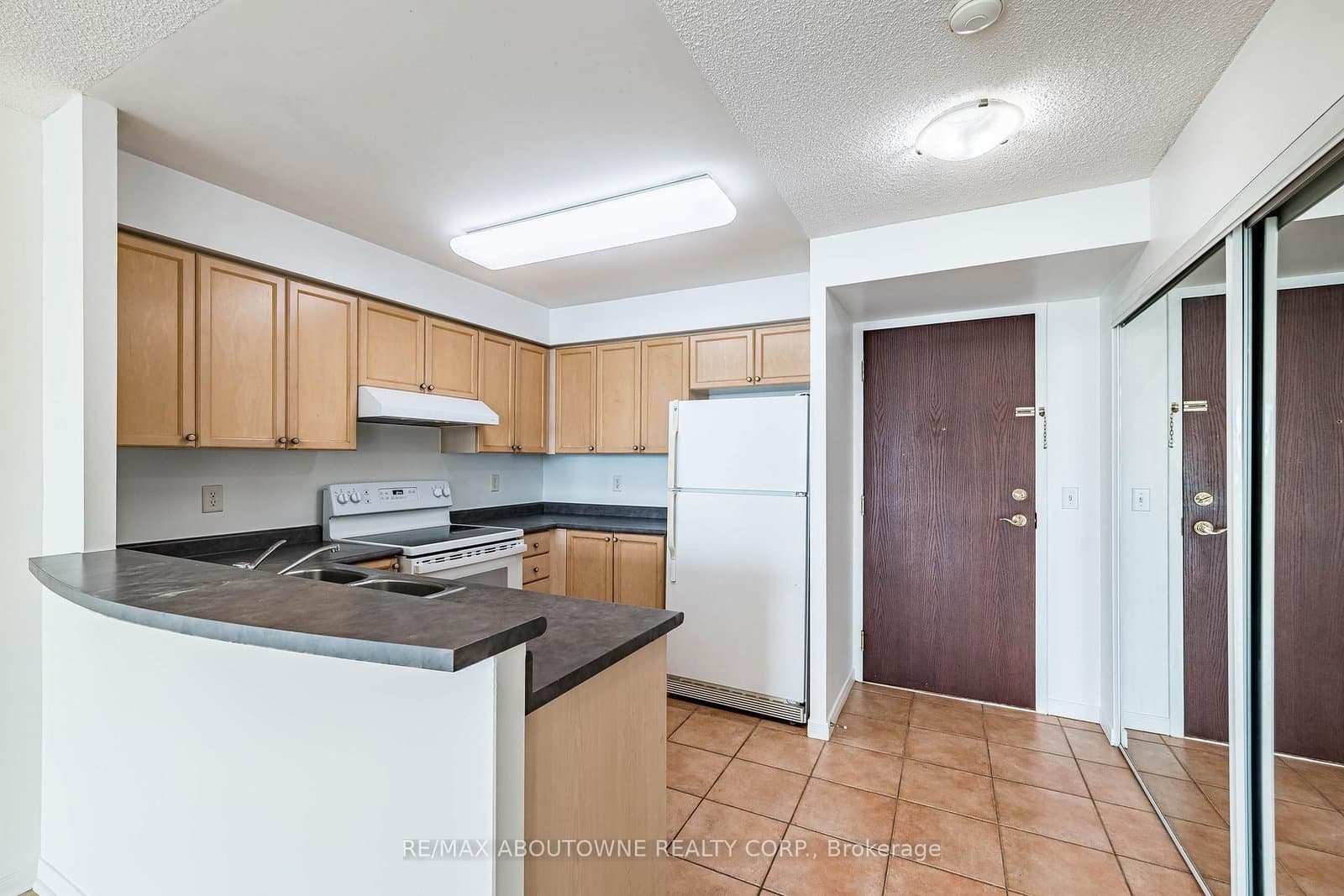 2585 Erin Centre Boulevard, Unit 1102 thumbnail 12