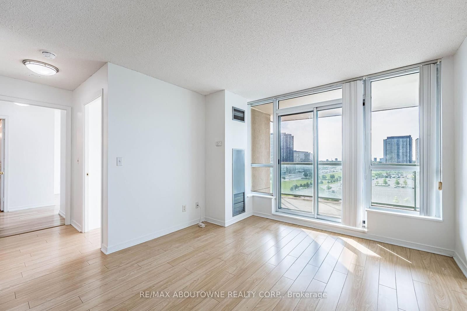 2585 Erin Centre Boulevard, Unit 1102 thumbnail 14