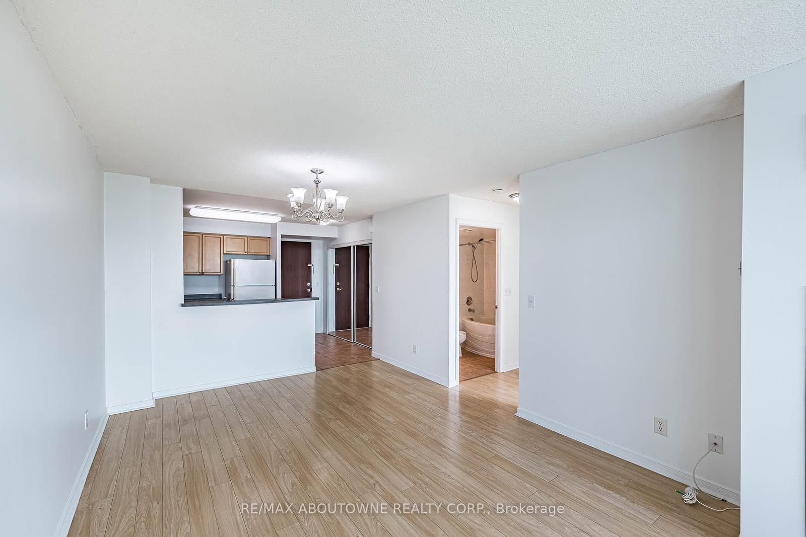 2585 Erin Centre Boulevard, Unit 1102 thumbnail 15