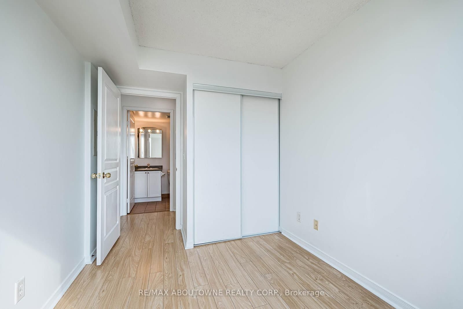 2585 Erin Centre Boulevard, Unit 1102 thumbnail 25