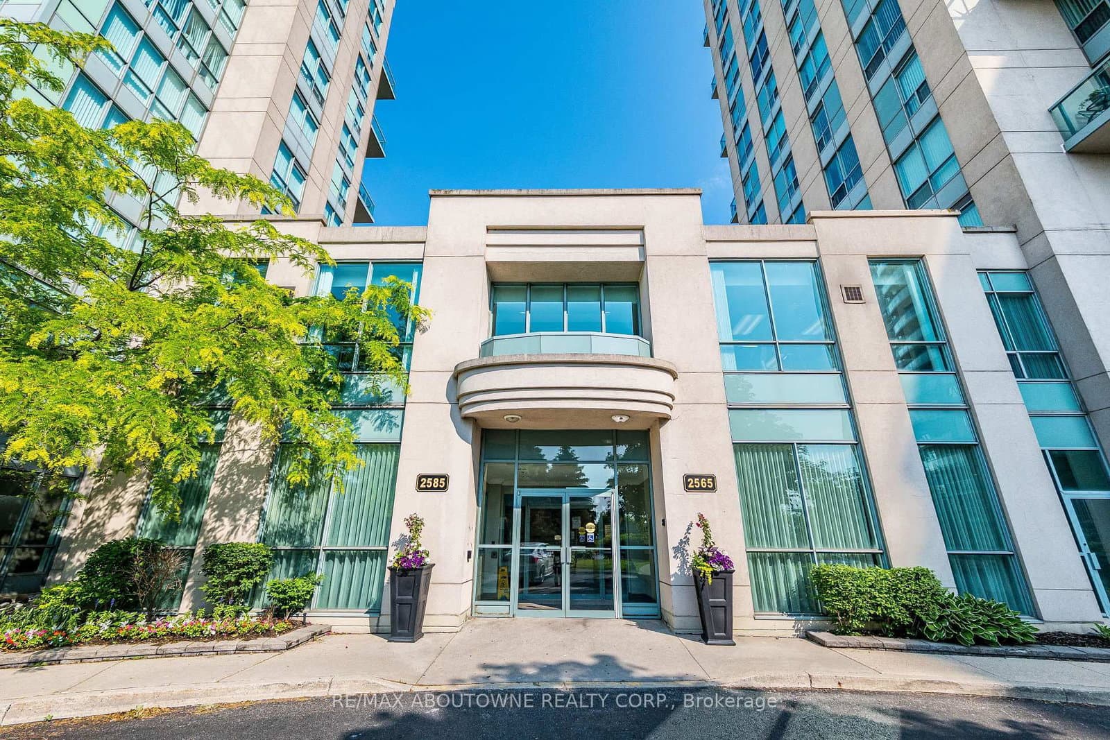 2585 Erin Centre Boulevard, Unit 1102 thumbnail 3